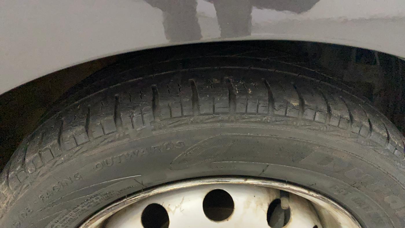 2018 Hyundai Eon ERA +, Petrol, Manual, 28,667 km, Right Front Tyre Tread