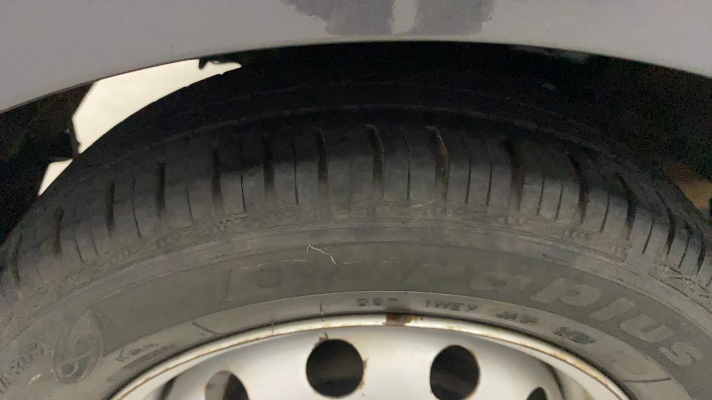 2018 Hyundai Eon ERA +, Petrol, Manual, 28,667 km, Right Rear Tyre Tread