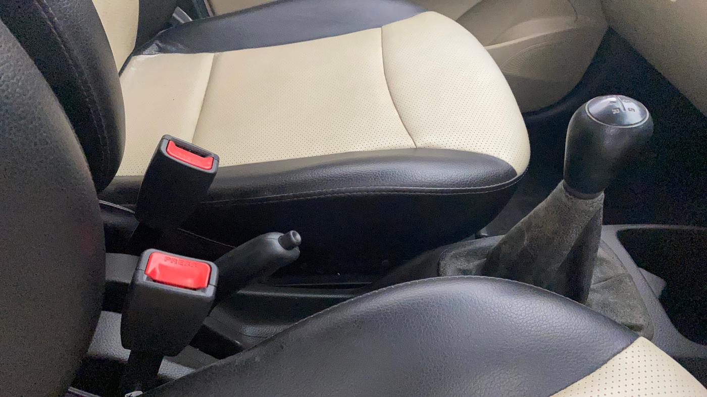 2014 Hyundai Eon ERA +, Petrol, Manual, 32,964 km, Gear Lever