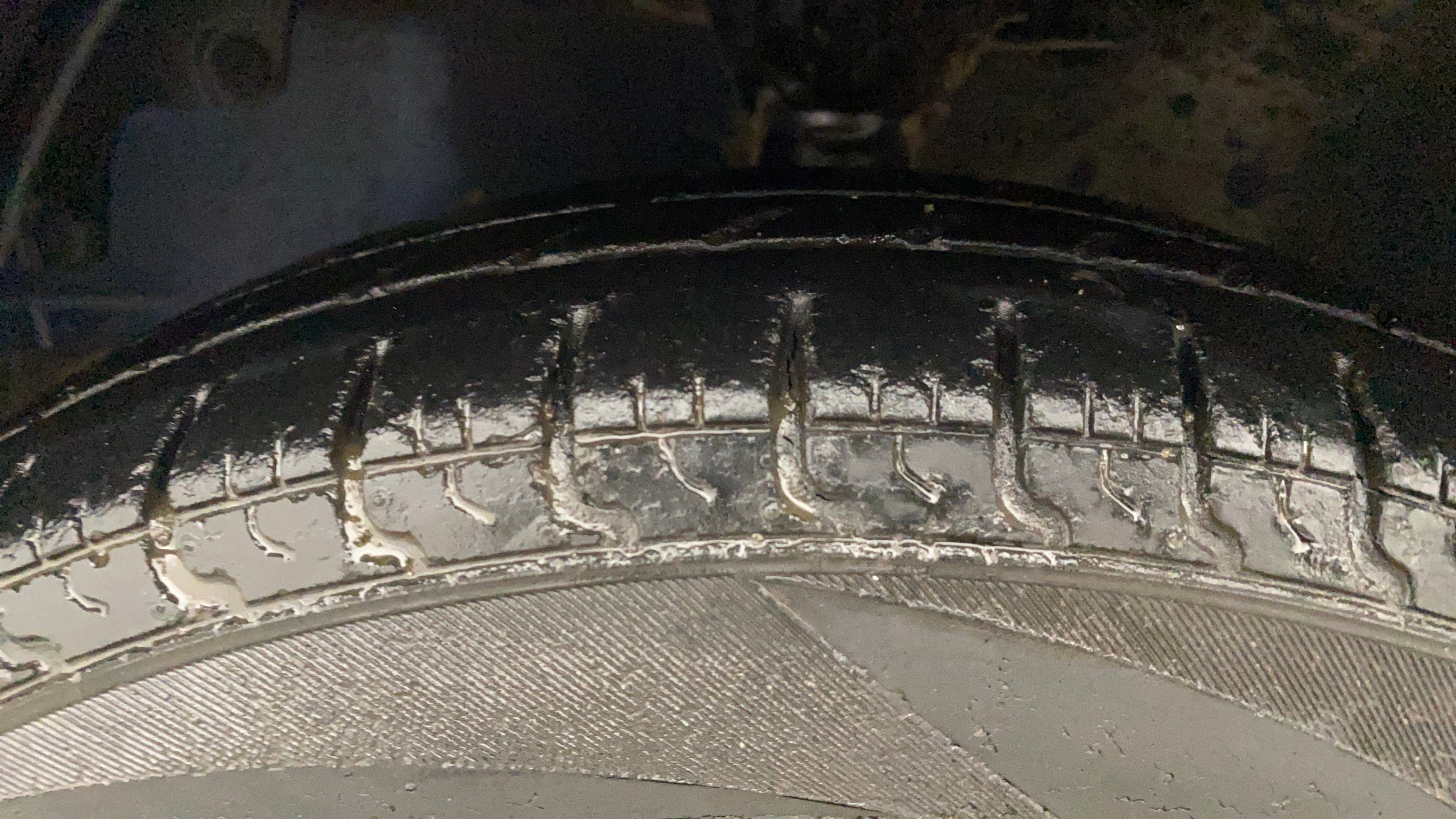 camera-Left-Front-Tyre-Tread