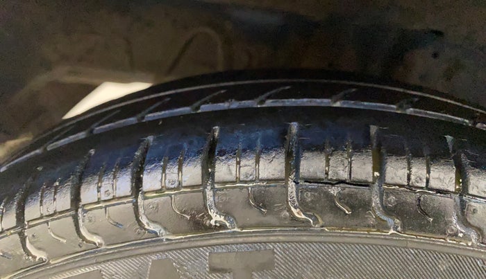 2014 Hyundai Eon ERA +, Petrol, Manual, 32,874 km, Right Rear Tyre Tread