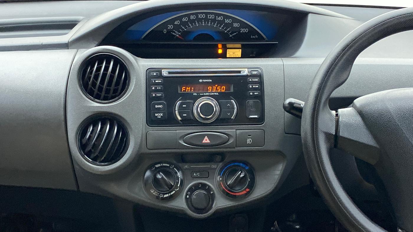 2013 Toyota Etios Liva GD, Diesel, Manual, 92,359 km, Air Conditioner