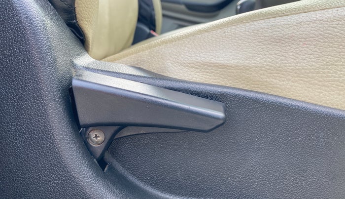 2018 Tata Tiago XM PETROL, Petrol, Manual, 76,896 km, Driver Side Adjustment Panel