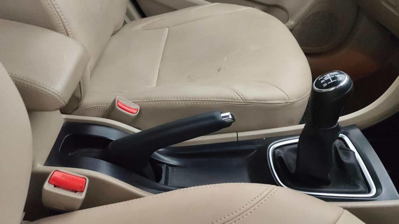 2022 Maruti Ciaz ZETA 1.5 SHVS MT PETROL, Petrol, Manual, 22,213 km, Gear Lever