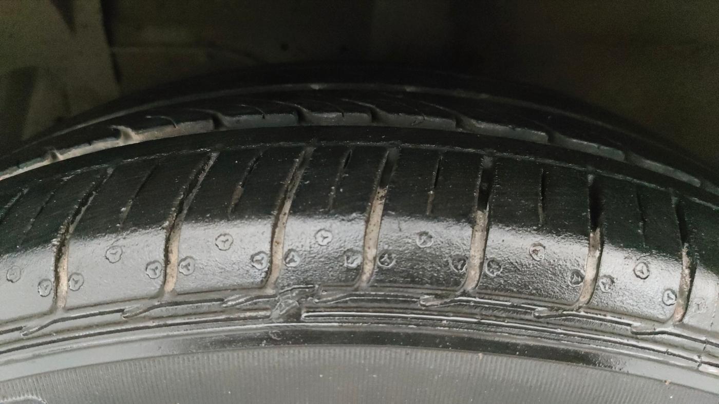 2022 Maruti Ciaz ZETA 1.5 SHVS MT PETROL, Petrol, Manual, 22,213 km, Left Front Tyre Tread