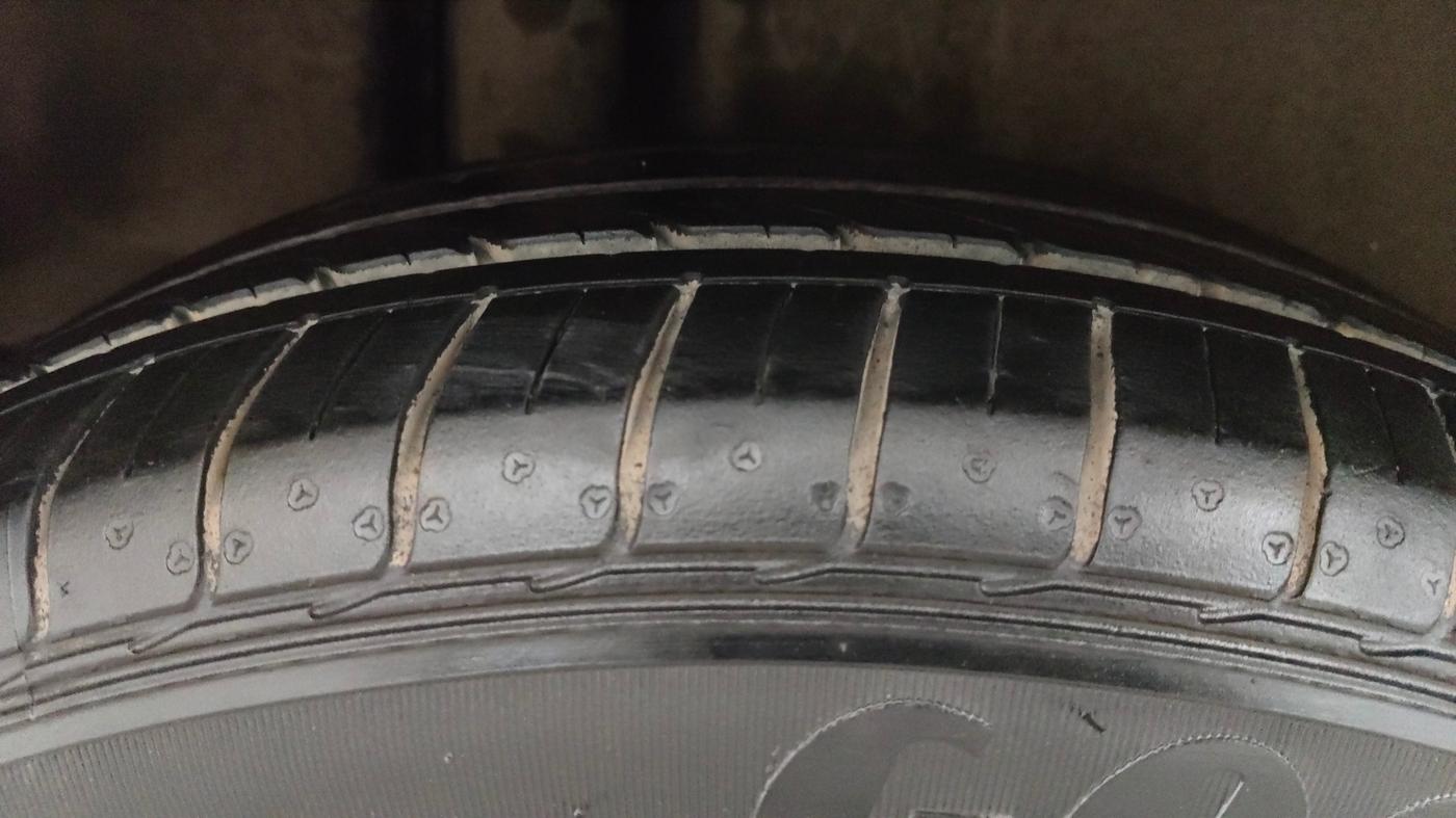 2022 Maruti Ciaz ZETA 1.5 SHVS MT PETROL, Petrol, Manual, 22,213 km, Right Rear Tyre Tread