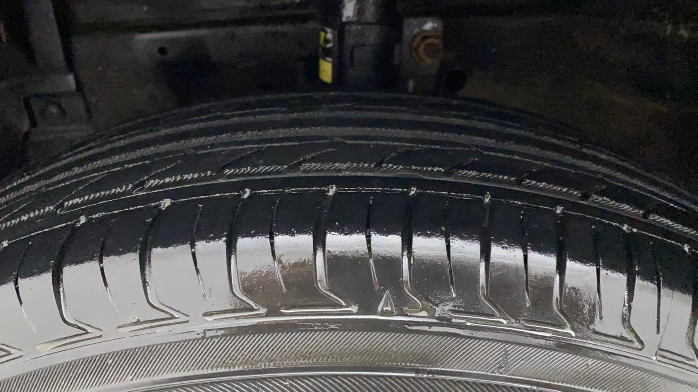 2013 Maruti Swift Dzire VDI, Diesel, Manual, 96,958 km, Left Front Tyre Tread