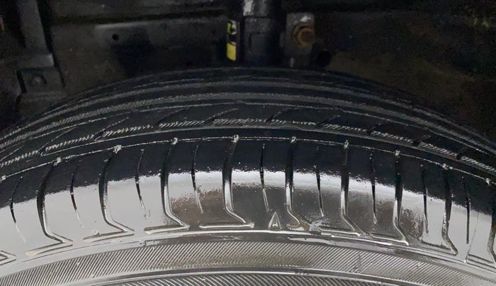 2013 Maruti Swift Dzire VDI, Diesel, Manual, 96,958 km, Left Front Tyre Tread
