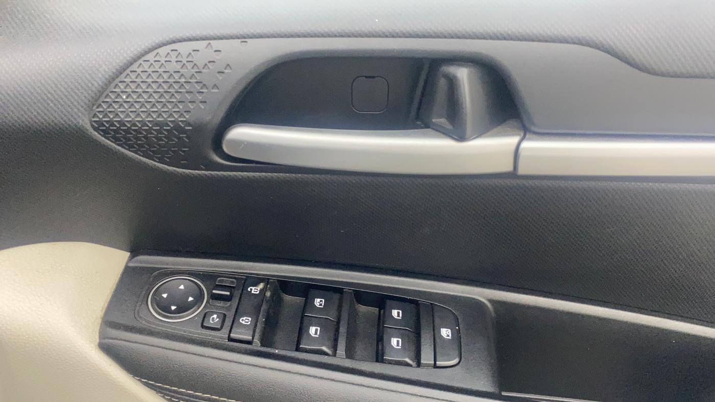 2021 KIA SONET HTX 1.5 AT, Diesel, Automatic, 46,694 km, Driver Side Door Panels Control