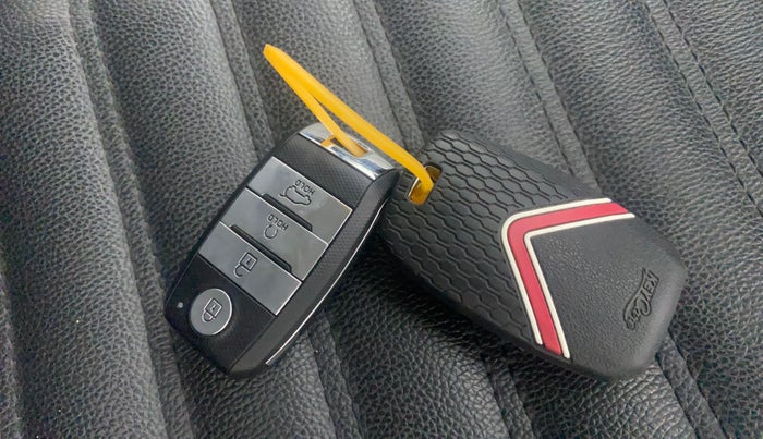 2021 KIA SONET HTX 1.5 AT, Diesel, Automatic, 46,595 km, Key Close Up