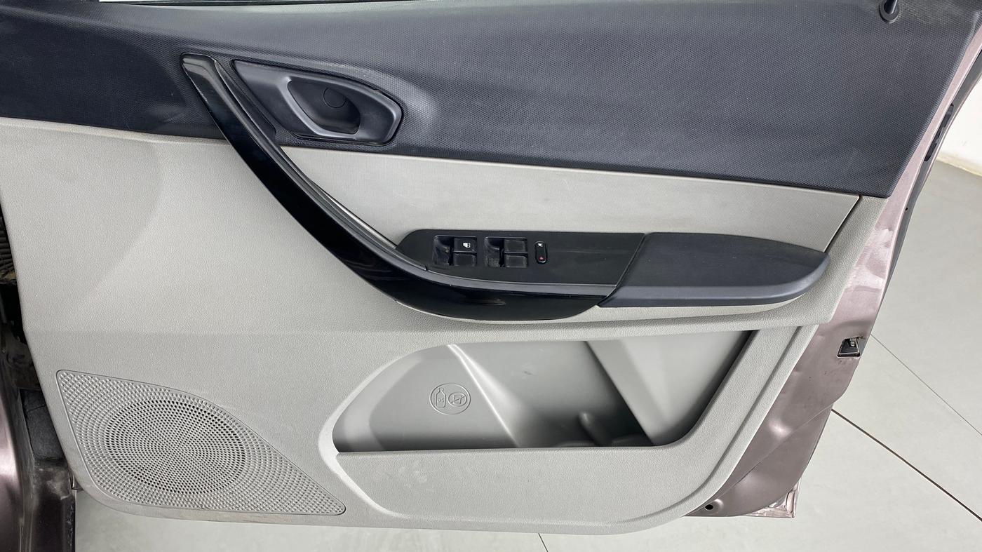 2018 Tata Tiago XT PETROL, Petrol, Manual, 61,426 km, Driver Side Door Panels Control