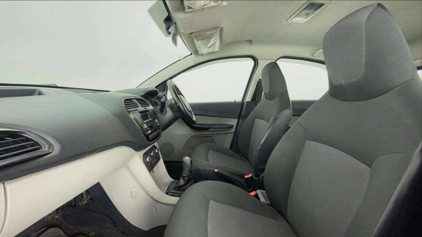 2018 Tata Tiago XT PETROL, Petrol, Manual, 61,426 km, Right Side Front Door Cabin