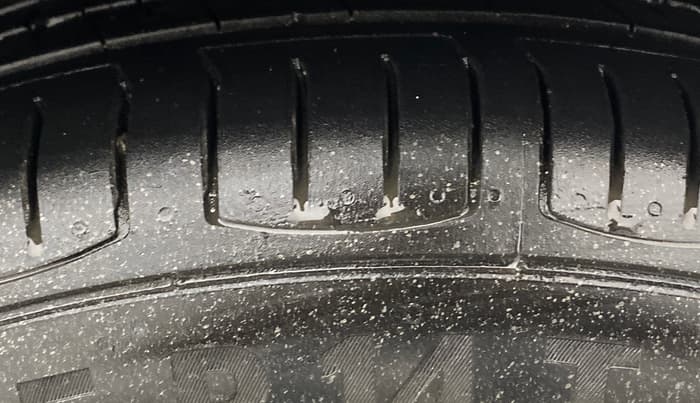 2016 Ford Figo Aspire TITANIUM 1.5 PETROL AT, Petrol, Automatic, 50,330 km, Right Front Tyre Tread
