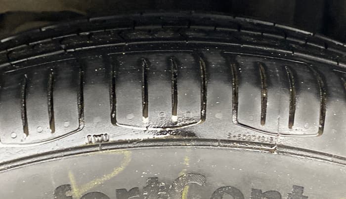 2016 Ford Figo Aspire TITANIUM 1.5 PETROL AT, Petrol, Automatic, 50,330 km, Left Rear Tyre Tread