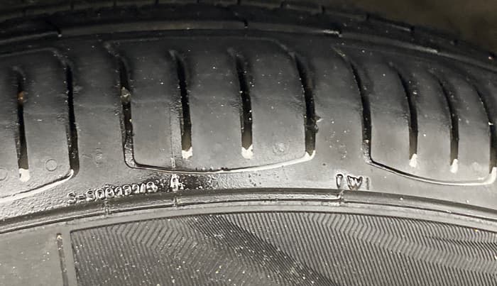 2016 Ford Figo Aspire TITANIUM 1.5 PETROL AT, Petrol, Automatic, 50,330 km, Left Front Tyre Tread