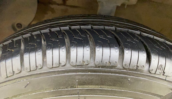 2014 Hyundai Xcent S 1.2, Petrol, Manual, 37,575 km, Left Front Tyre Tread