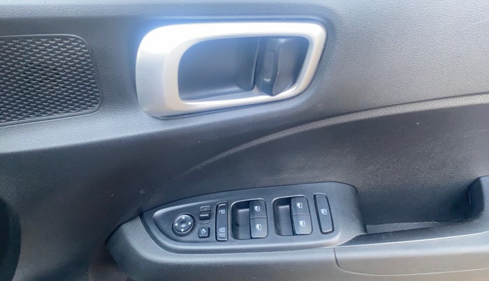 2021 Hyundai VENUE SX 1.0 TURBO IMT, Petrol, Manual, 43,243 km, Driver Side Door Panels Control