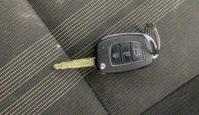 2021 Hyundai VENUE SX 1.0 TURBO IMT, Petrol, Manual, 43,243 km, Key Close Up