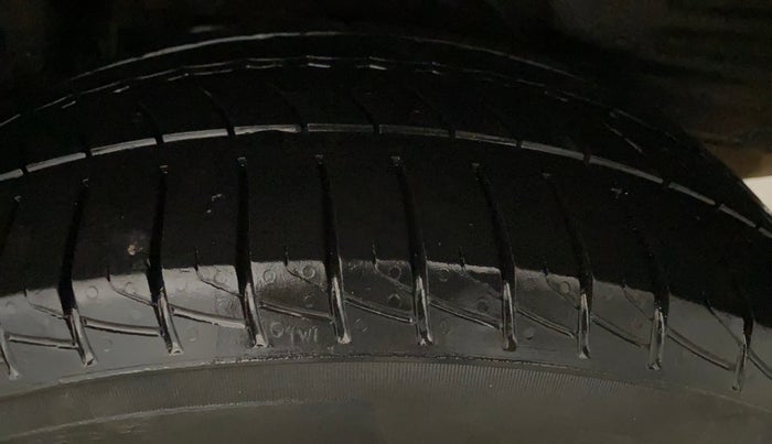 2016 Toyota Corolla Altis G CVT PETROL, Petrol, Automatic, 57,505 km, Left Rear Tyre Tread
