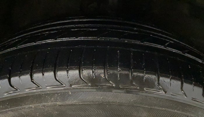2016 Toyota Corolla Altis G CVT PETROL, Petrol, Automatic, 57,505 km, Right Front Tyre Tread