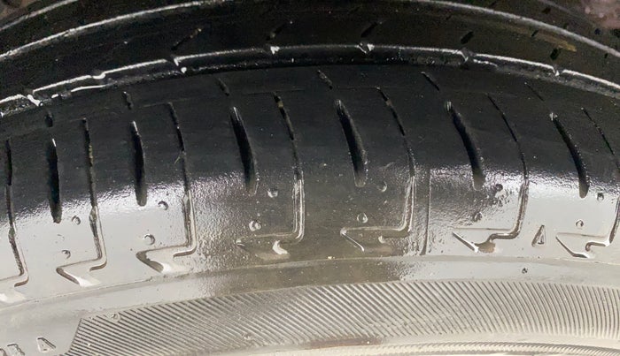 2016 Honda Jazz 1.2L I-VTEC V AT, Petrol, Automatic, 42,478 km, Right Rear Tyre Tread