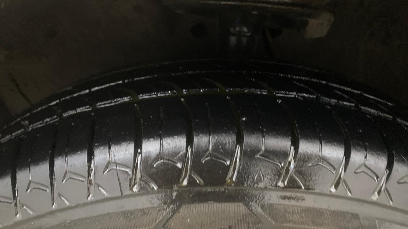 2015 Maruti Ritz VXI, Petrol, Manual, 1,33,317 km, Left Front Tyre Tread