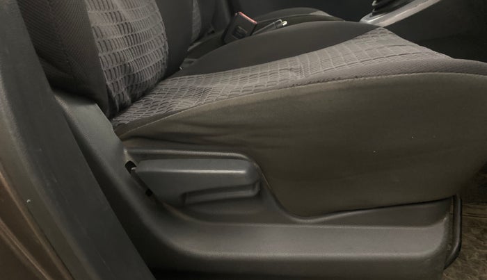 2015 Maruti Ritz VXI, Petrol, Manual, 1,33,317 km, Driver Side Adjustment Panel