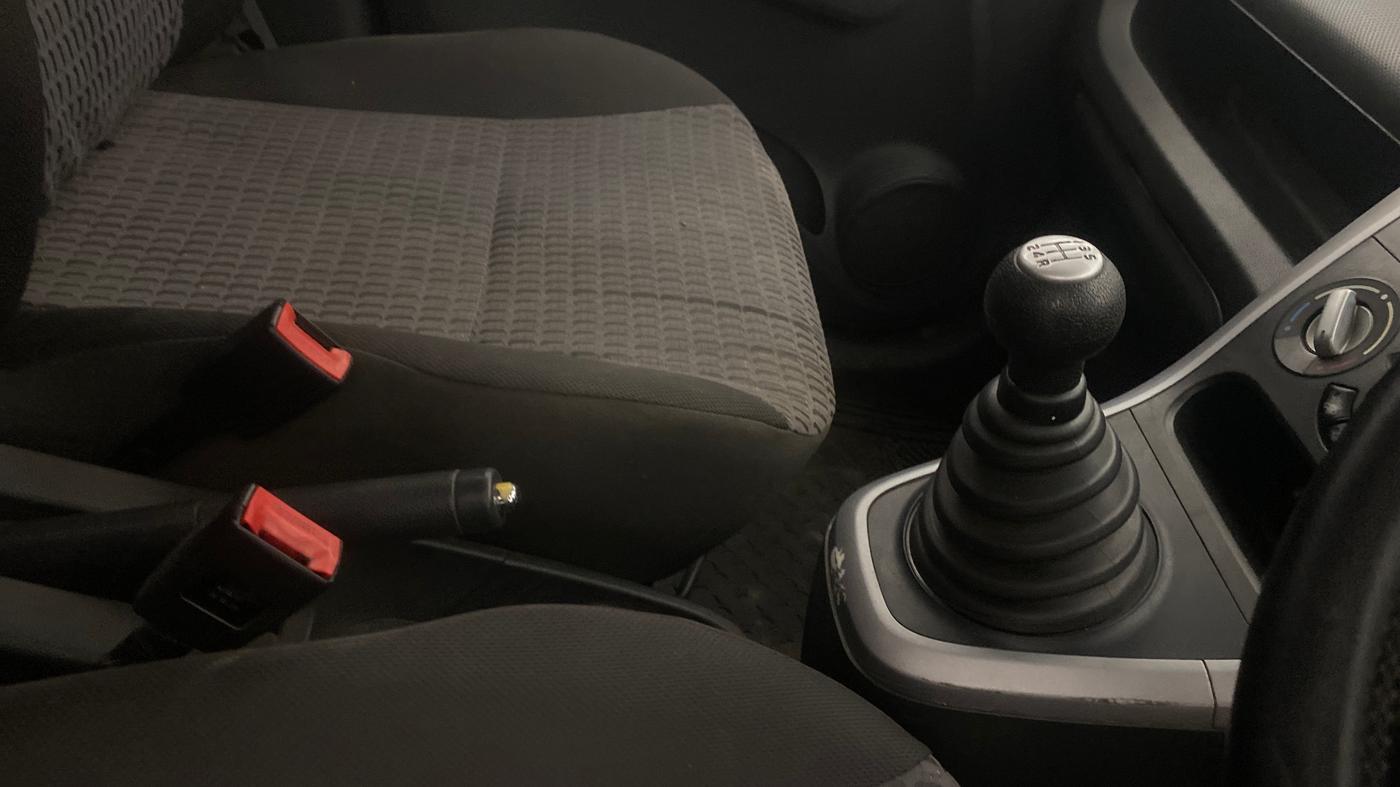 2015 Maruti Ritz VXI, Petrol, Manual, 1,33,317 km, Gear Lever