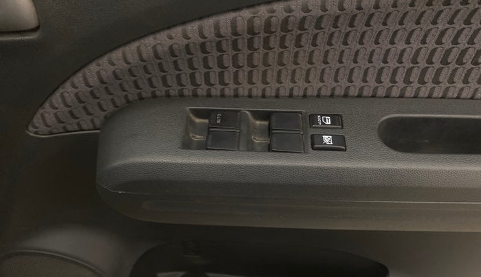 2015 Maruti Ritz VXI, Petrol, Manual, 1,33,317 km, Driver Side Door Panels Control