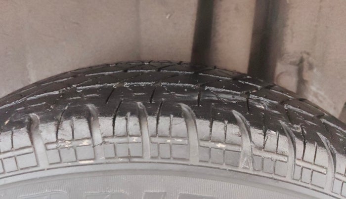 2015 Maruti Swift VXI, Petrol, Manual, 58,770 km, Left Rear Tyre Tread