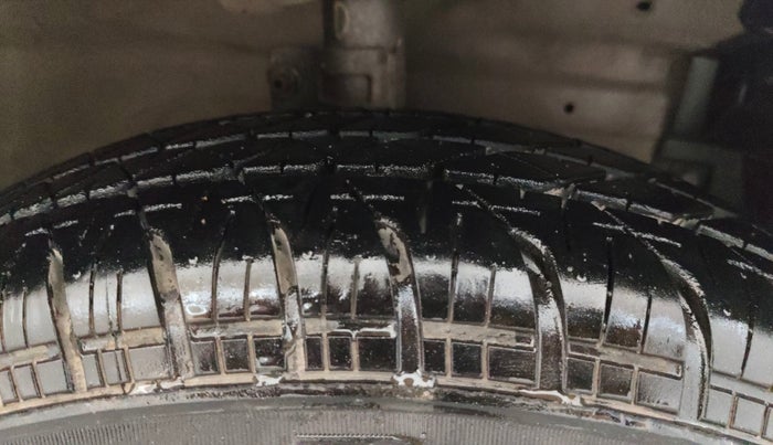 2015 Maruti Swift VXI, Petrol, Manual, 58,770 km, Right Front Tyre Tread