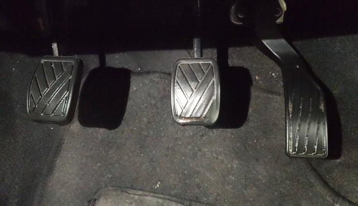 2015 Maruti Swift VXI, Petrol, Manual, 58,770 km, Pedals