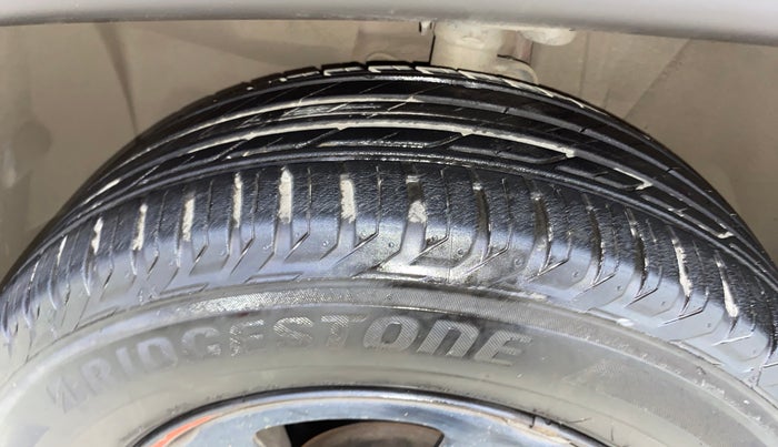 2018 Jeep Compass SPORT 1.4 PETROL, Petrol, Manual, 1,03,341 km, Left Front Tyre Tread