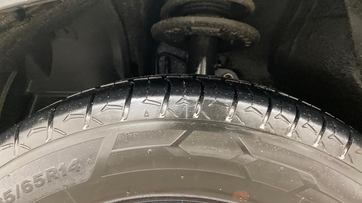 2016 Mahindra Kuv100 K6 D 5 STR, Diesel, Manual, 64,018 km, Left Front Tyre Tread