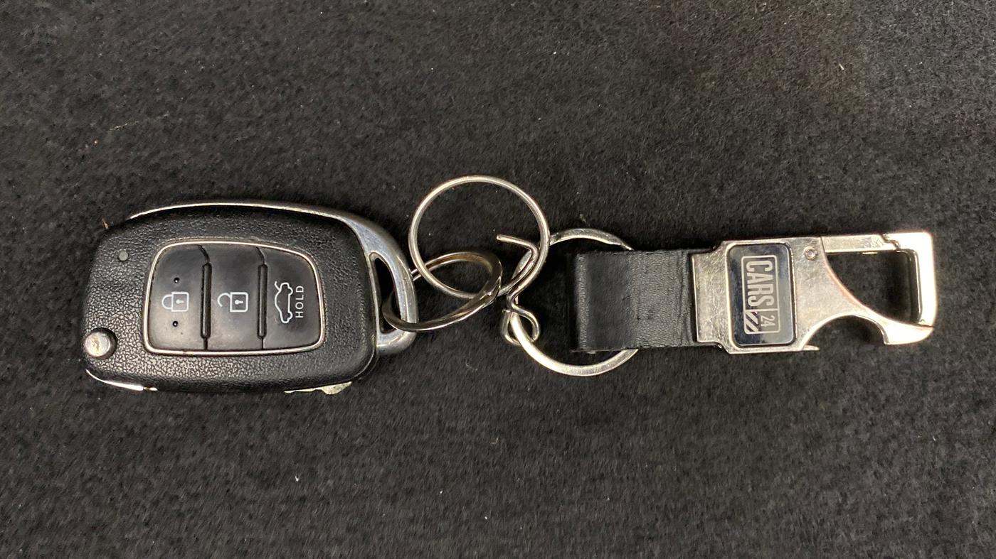 2018 Hyundai Xcent SX 1.2, Petrol, Manual, 38,601 km, Key Close Up