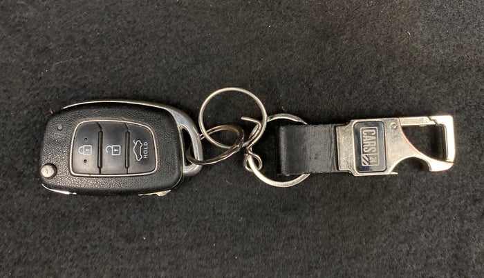 2018 Hyundai Xcent SX 1.2, Petrol, Manual, 38,601 km, Key Close Up