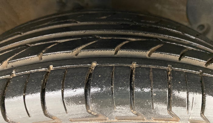 2018 Hyundai Xcent SX 1.2, Petrol, Manual, 38,601 km, Right Front Tyre Tread