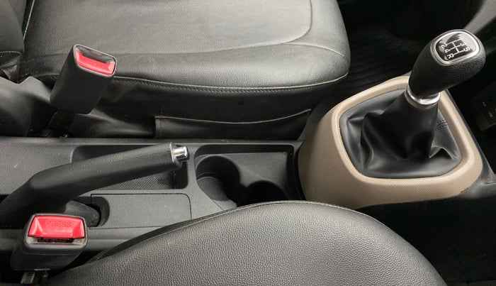 2018 Hyundai Xcent SX 1.2, Petrol, Manual, 38,601 km, Gear Lever