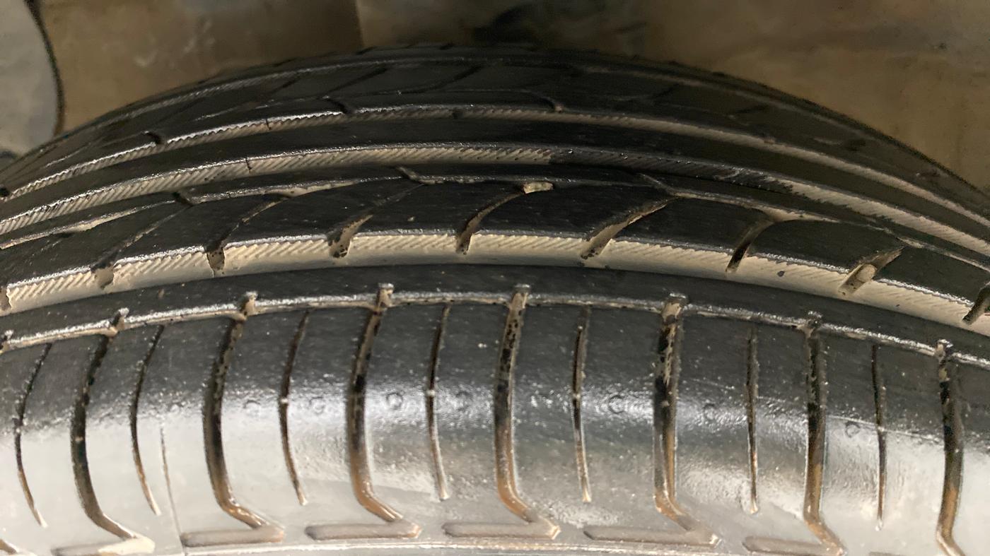 2018 Hyundai Xcent SX 1.2, Petrol, Manual, 38,601 km, Left Front Tyre Tread