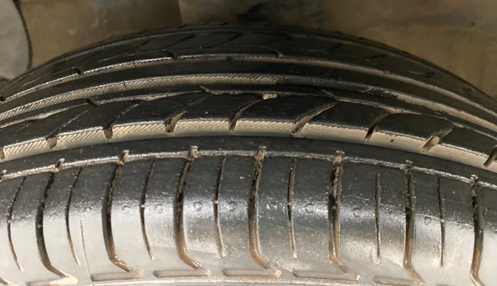 2018 Hyundai Xcent SX 1.2, Petrol, Manual, 38,601 km, Left Front Tyre Tread