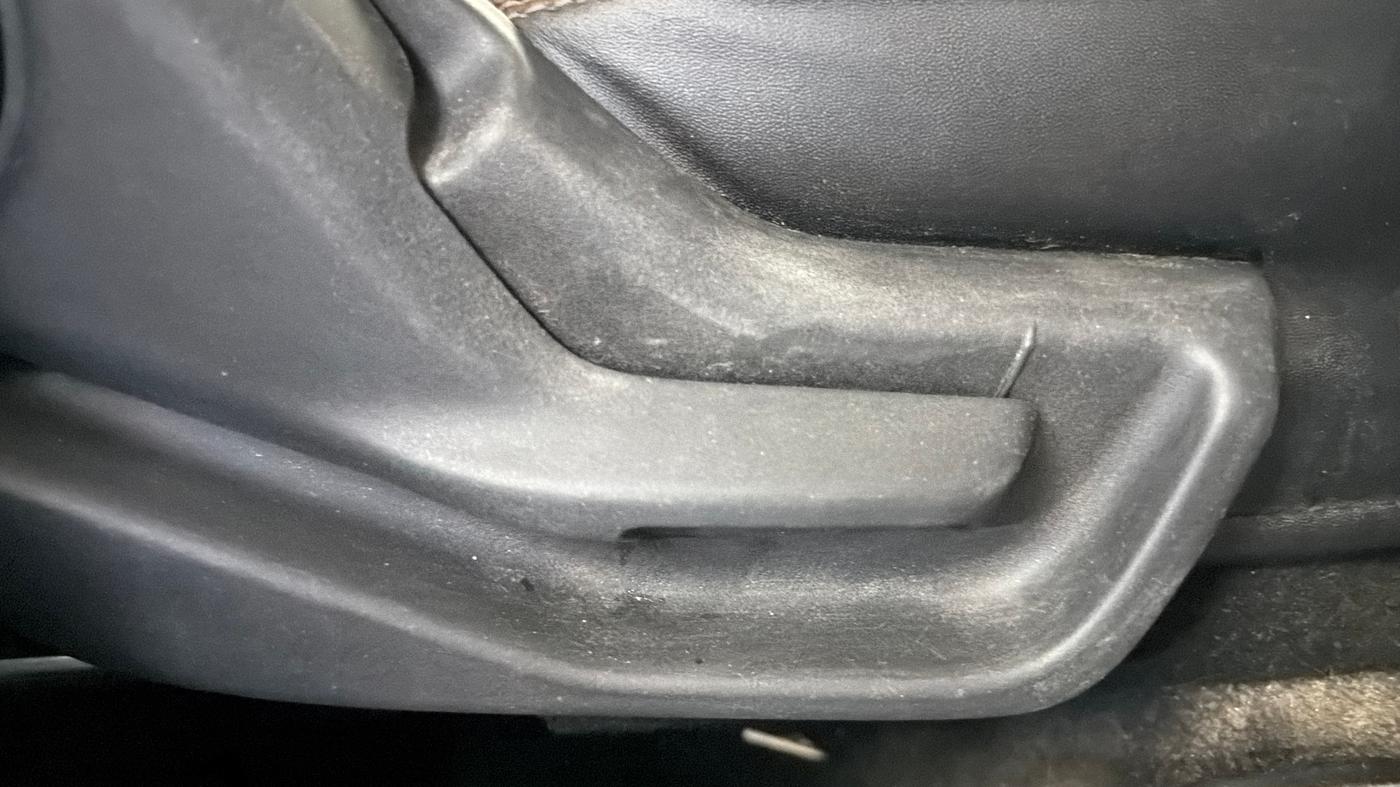 2023 Maruti BREZZA LXI SMART HYBRID, Petrol, Manual, 41,844 km, Driver Side Adjustment Panel