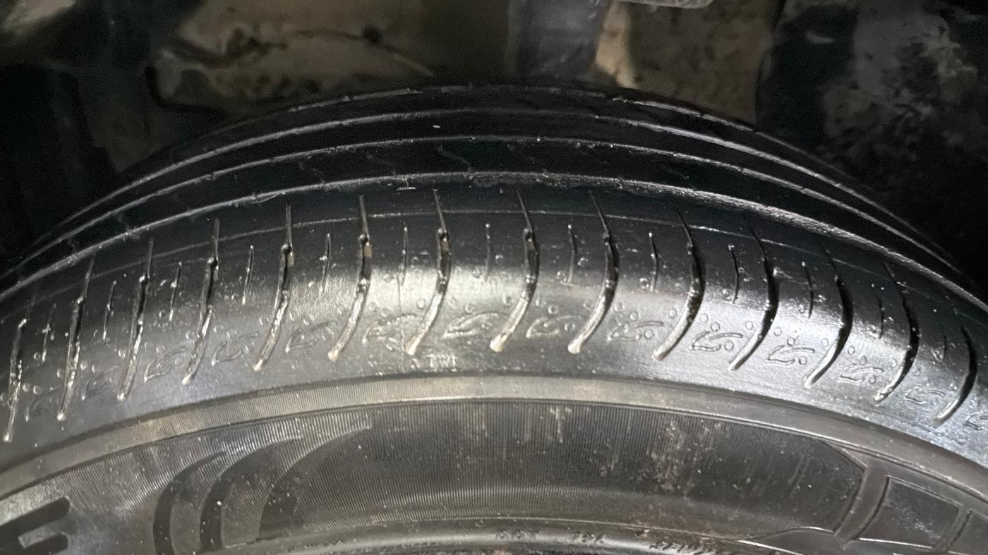 2023 Maruti BREZZA LXI SMART HYBRID, Petrol, Manual, 41,844 km, Left Front Tyre Tread