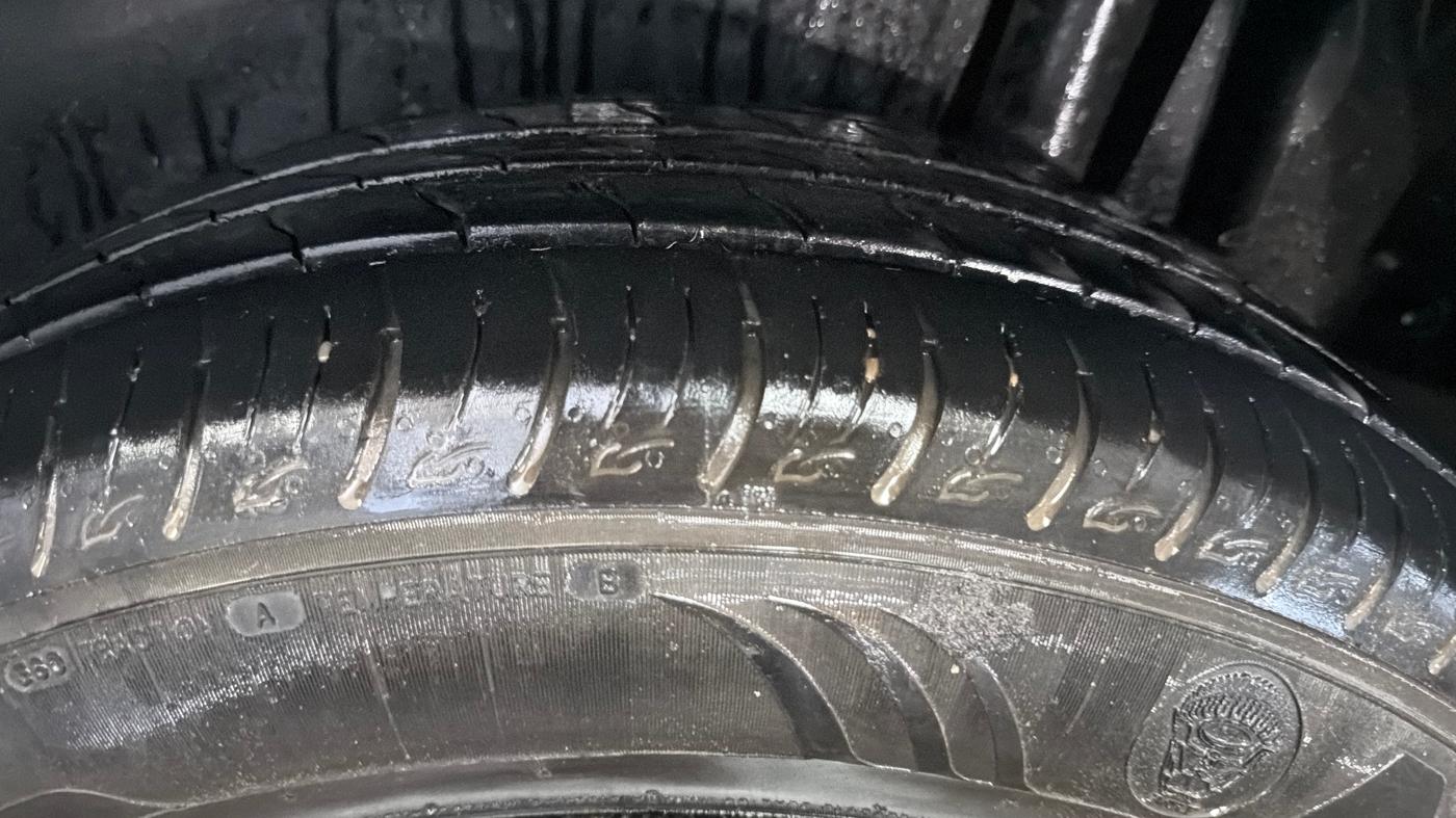 2023 Maruti BREZZA LXI SMART HYBRID, Petrol, Manual, 41,844 km, Left Rear Tyre Tread