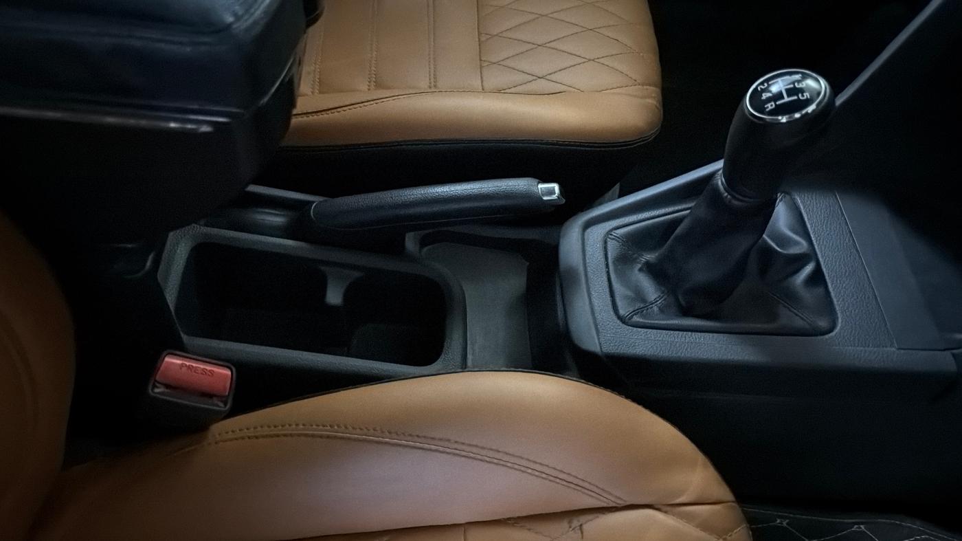 2023 Maruti BREZZA LXI SMART HYBRID, Petrol, Manual, 41,844 km, Gear Lever