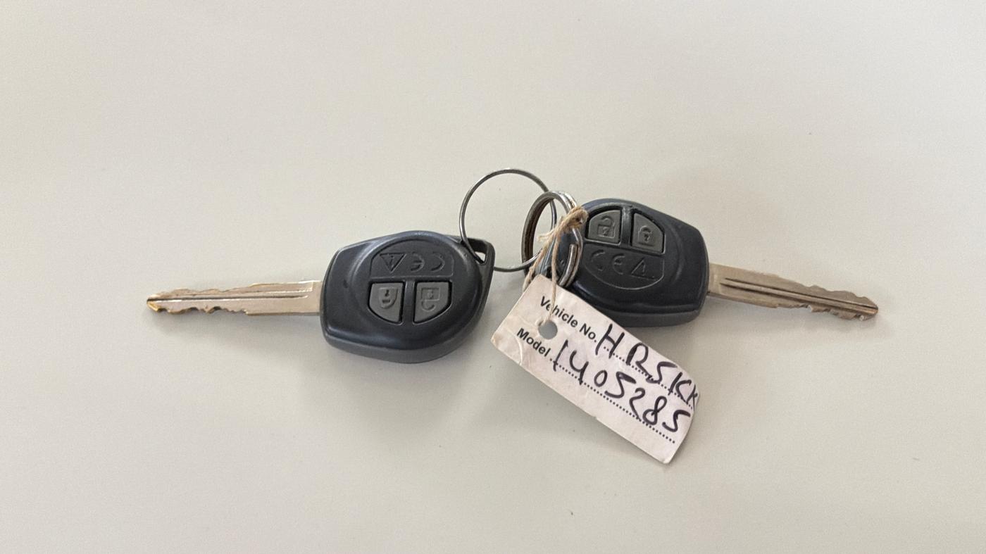 2023 Maruti BREZZA LXI SMART HYBRID, Petrol, Manual, 41,844 km, Key Close Up