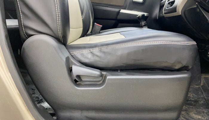 2014 Maruti Wagon R 1.0 LXI CNG, CNG, Manual, 90,831 km, Driver Side Adjustment Panel