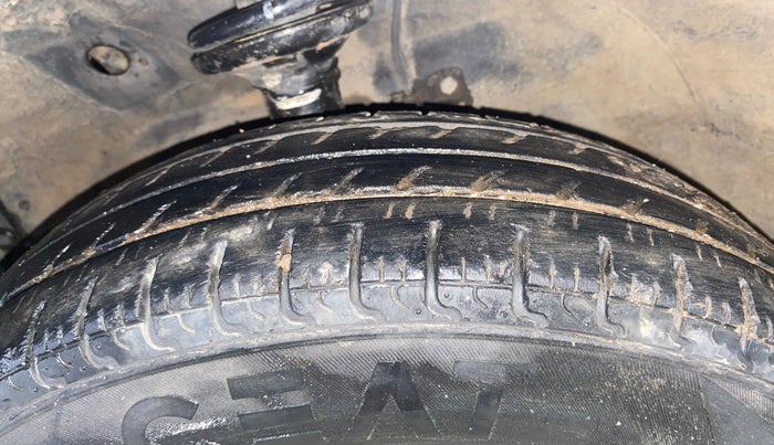 2014 Maruti Wagon R 1.0 LXI CNG, CNG, Manual, 90,831 km, Left Front Tyre Tread