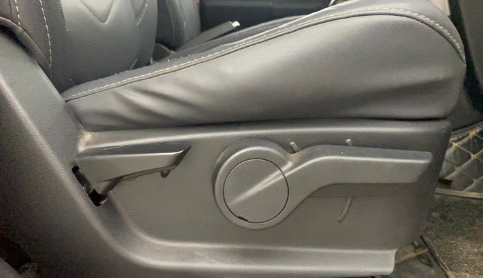 2021 Mahindra Thar LX  P 4WD AT CONVERTIBLE, Petrol, Automatic, 34,806 km, Driver Side Adjustment Panel