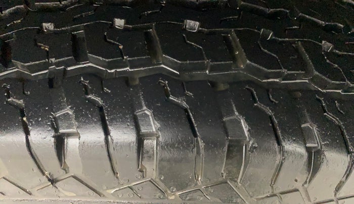 2021 Mahindra Thar LX  P 4WD AT CONVERTIBLE, Petrol, Automatic, 34,806 km, Left Rear Tyre Tread