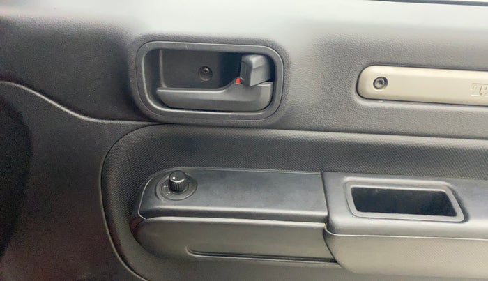 2021 Mahindra Thar LX  P 4WD AT CONVERTIBLE, Petrol, Automatic, 34,806 km, Driver Side Door Panels Control